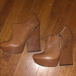 Boutique 9 Tan Wedge Booties Size 7